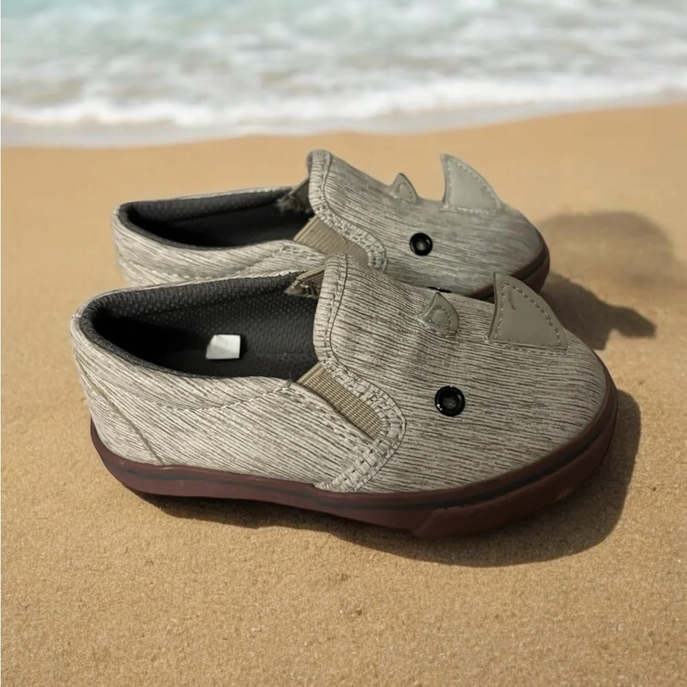 Oshkosh Rhino Slip-On Kids Shoes - Gray. Like new. Size 6.